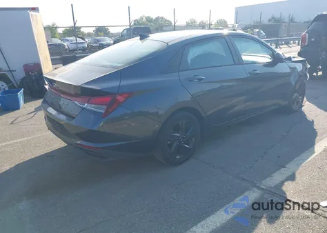 2021 Hyundai Elantra Sel z USA, uszkodzony, nr VIN 5NPLM4AG4MH017624